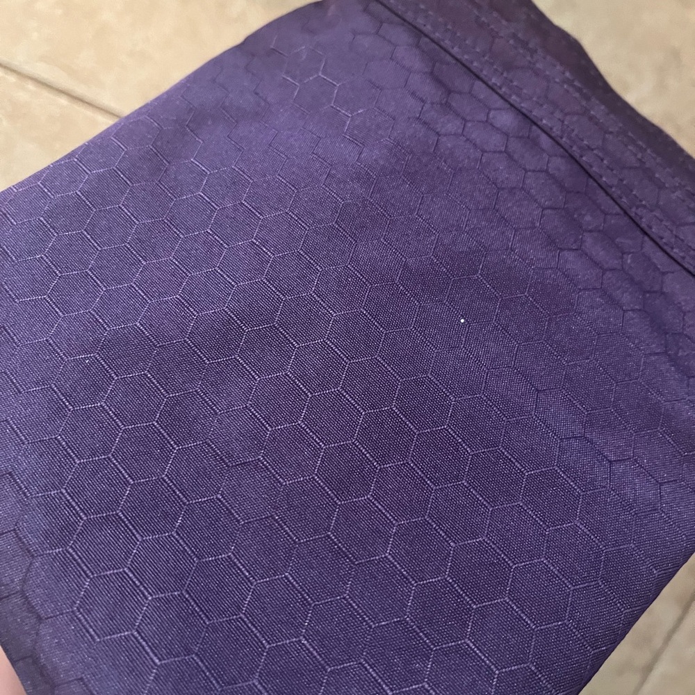 Dakine Purple Messenger Bag Adjustable Strap Slim Design - Picture 3 of 4